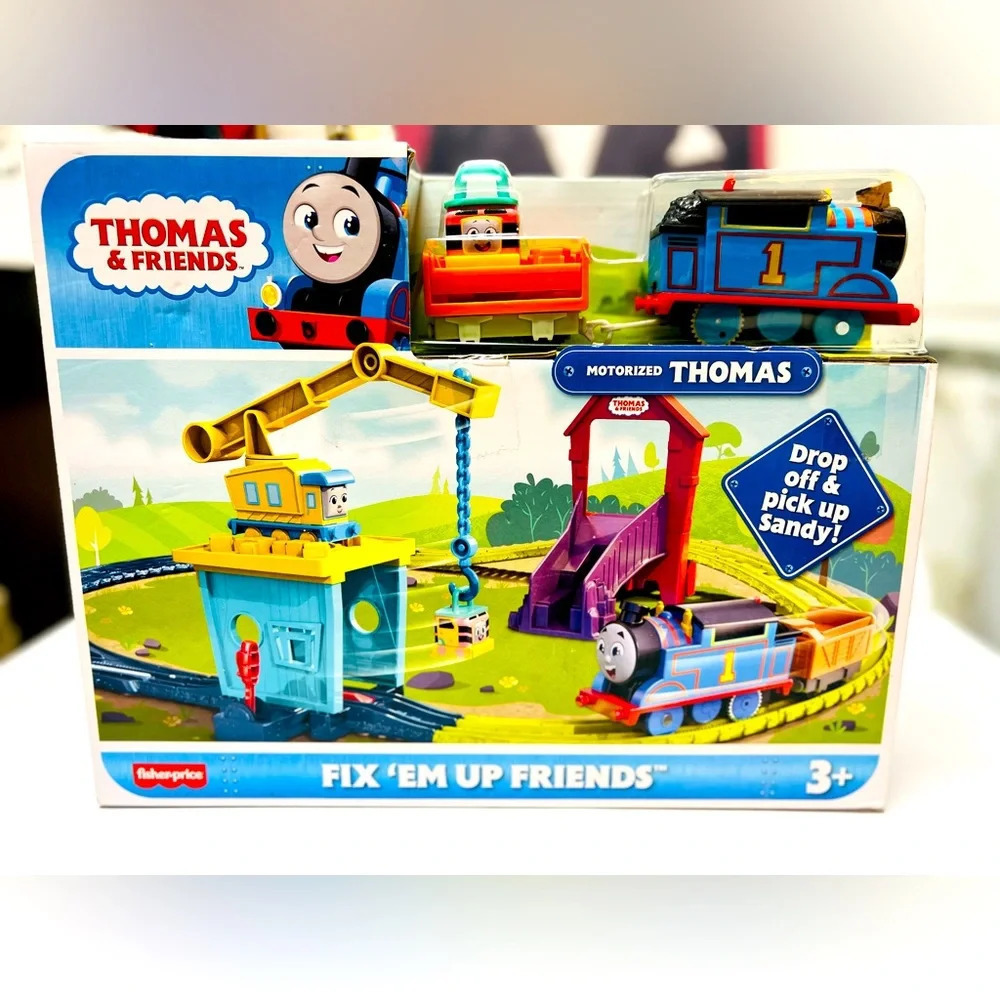 Thomas & Friends Fix 'em Up Friends Toy Train Set with Carly, Sandy and Motorize